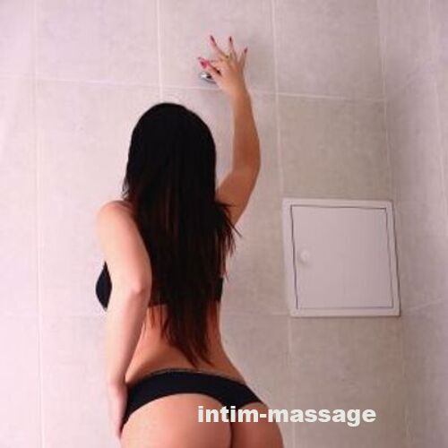 Әдемі және майлы аналмен порно